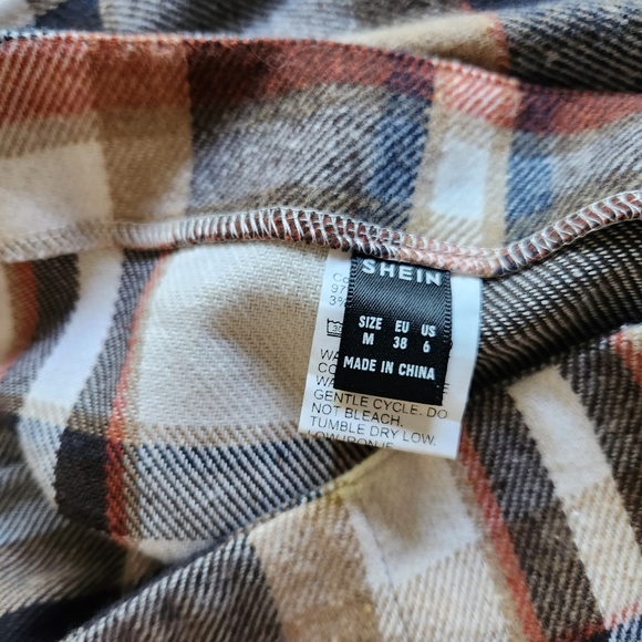 Plaid skirt - Picture 2 of 2